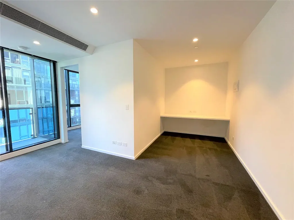1 Bedroom with Big Study Space and 1 Car Park!