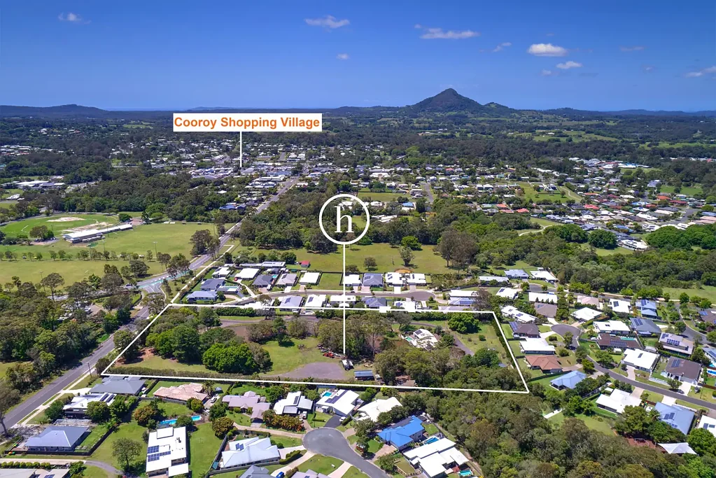 Cooroy 4 Bedroom Unique 4-Bedroom Contemporary Home With Stunning Lake-Style Dam on 5 Acres in Cooroy's Heart