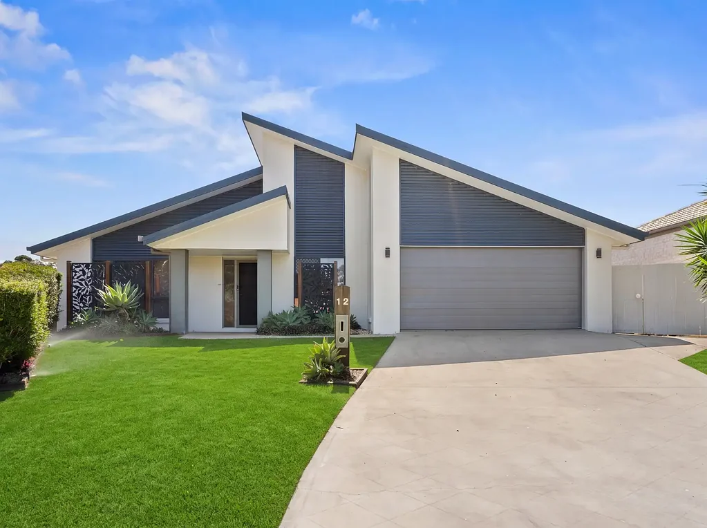 Sandstone Point 5બેડરૂમ Exceptional Coastal Living in a Quiet Cul-de-Sac Setting