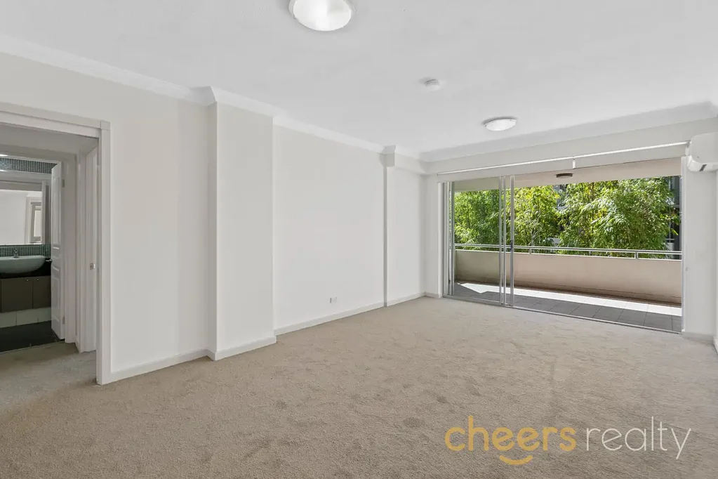 Fully Upgrade - Luxurious Stunning 2-Bedroom Apartment with Extra Study Room in Bowen Hills!!!
