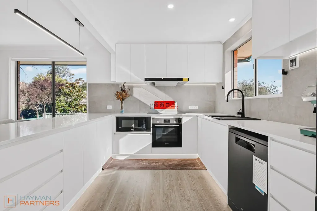 Waramanga 4Habitaciones Beautifully Renovated Family Living with Stunning Sunset Views