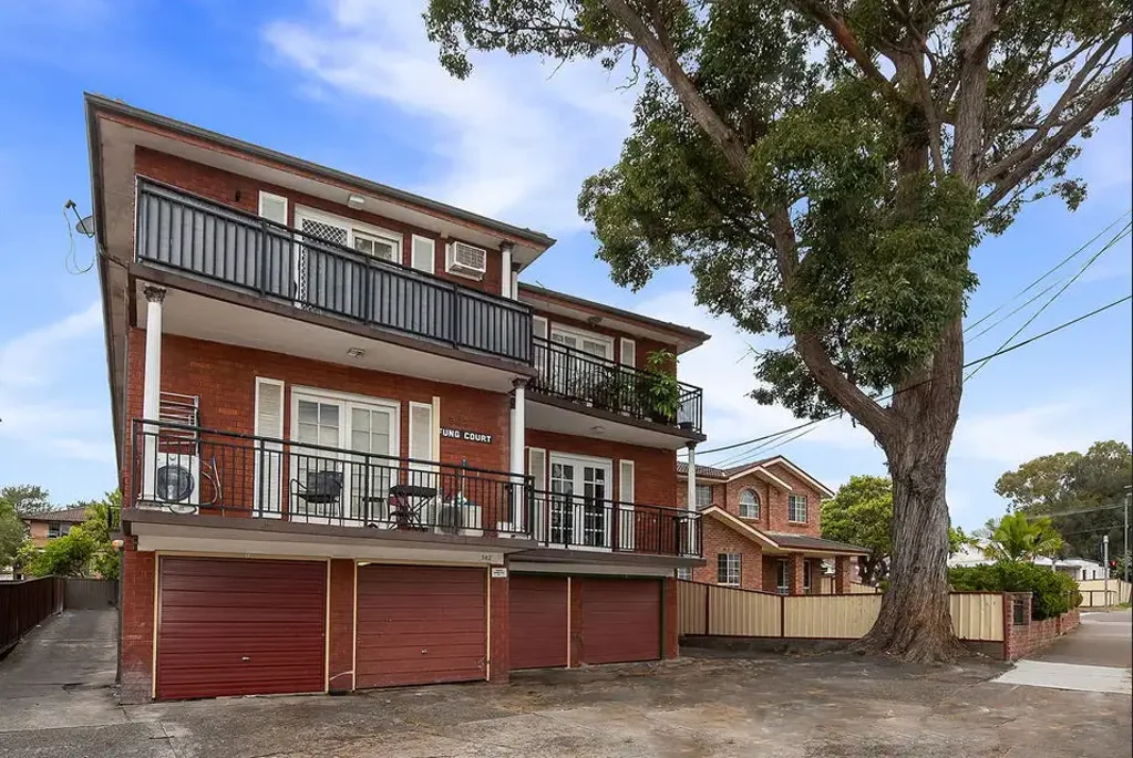Fully renovated 2 bedroom unit with lock up garage
