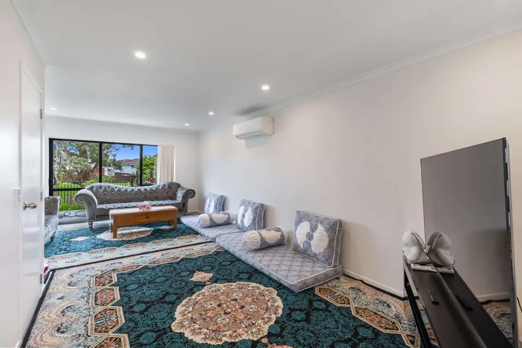 Manurewa East 2Moenga Contemporary Townhouse on Sealord Place!