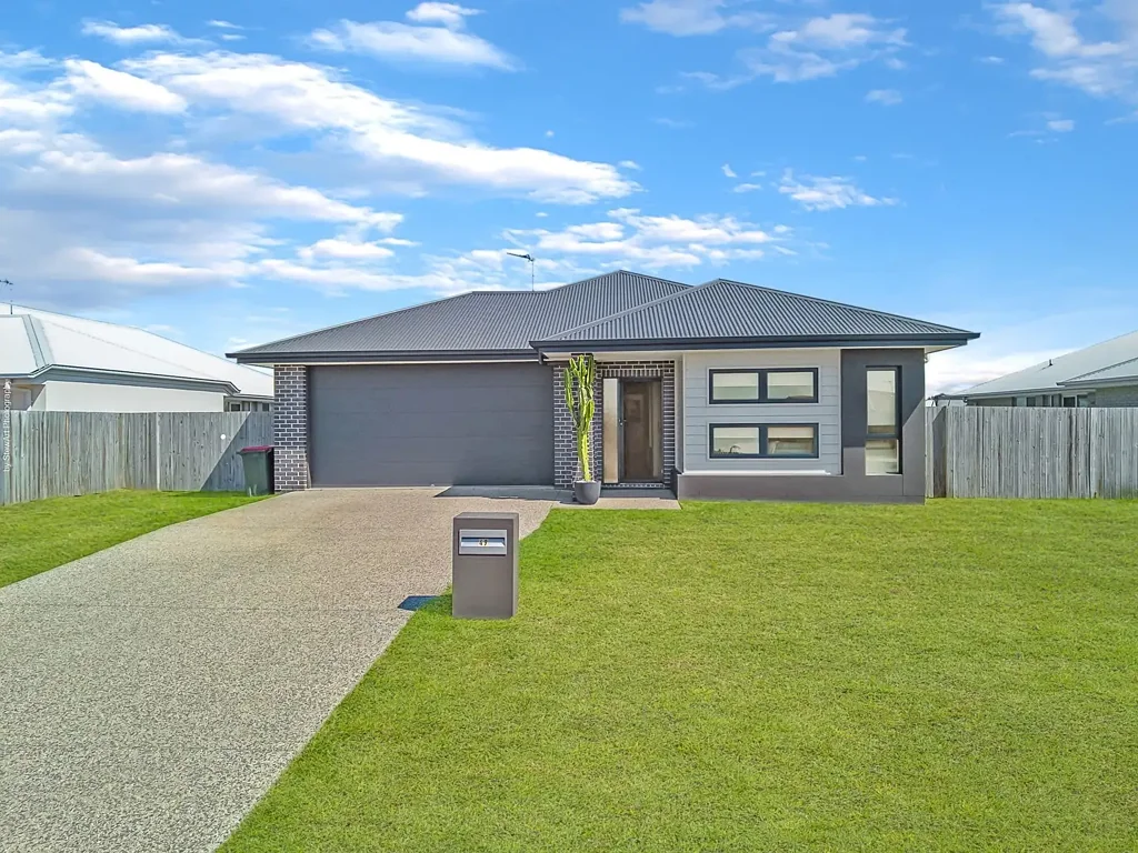 4 Bedroom Home in Eli Waters with a pool for $750 Per week