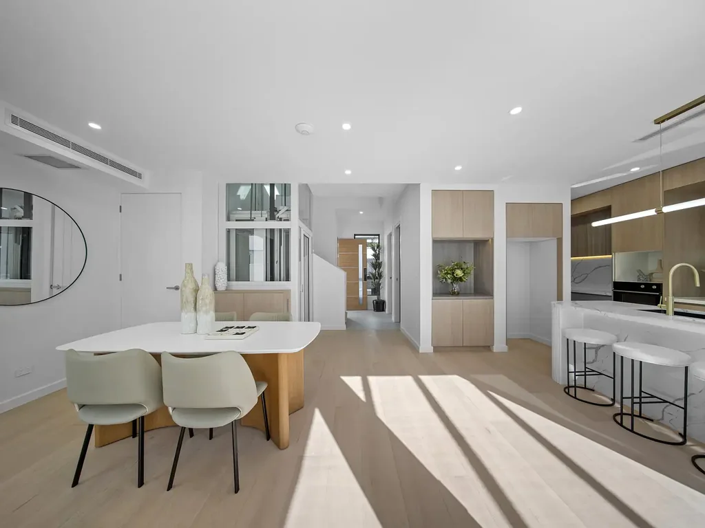 Caringbah South 4Zimmer Low maintenance luxury with lift
