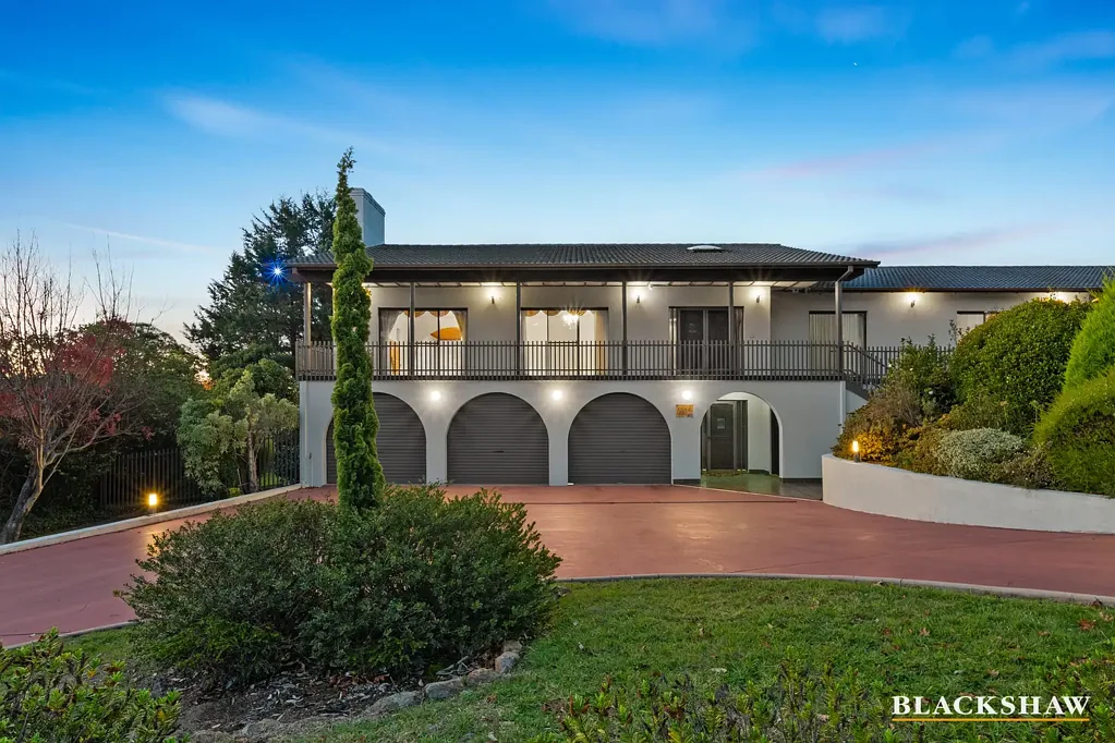 O'Malley 5Kwarto Substantial home with an address to impress