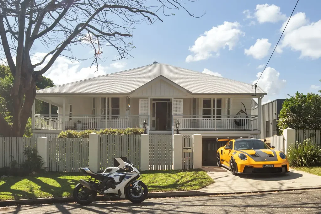 Hendra 4部屋 Expansive Family Queenslander with Pool and Rare Six-Car Garage