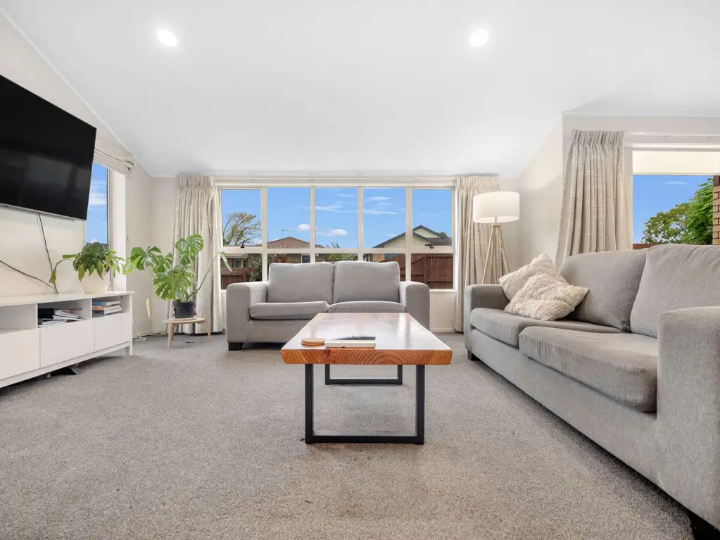 Rototuna 3 Bedroom Stylish Family Living!