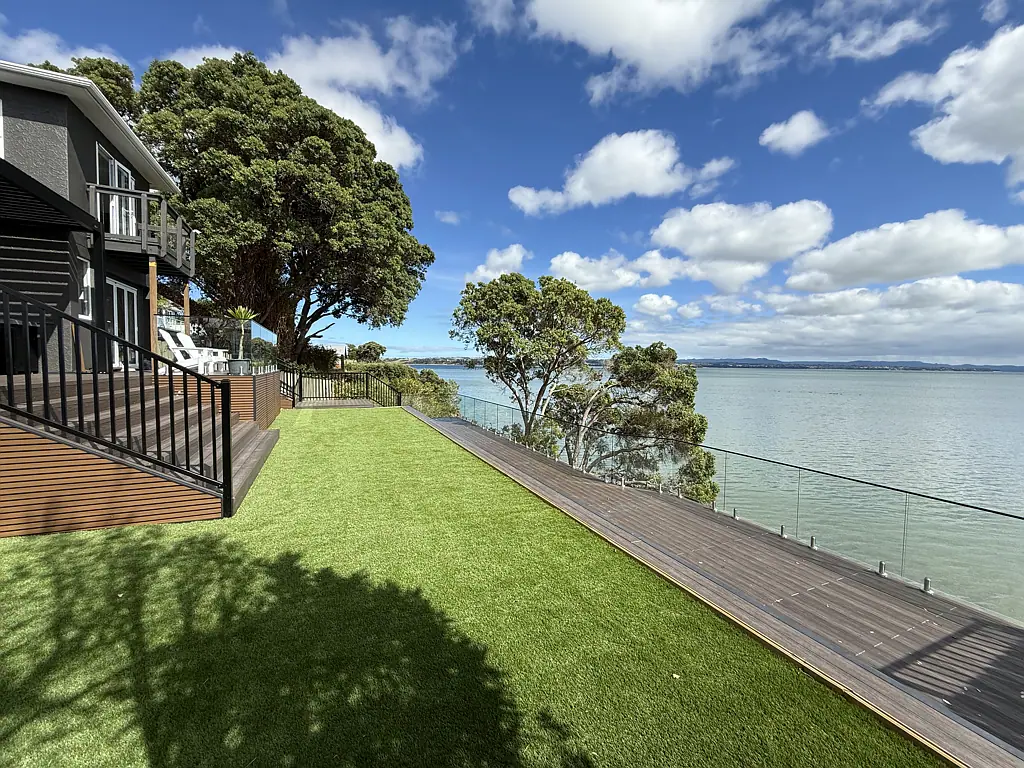 Clarks Beach 3ਬੈੱਡਰੂਮ Stunning north facing harbour and city views