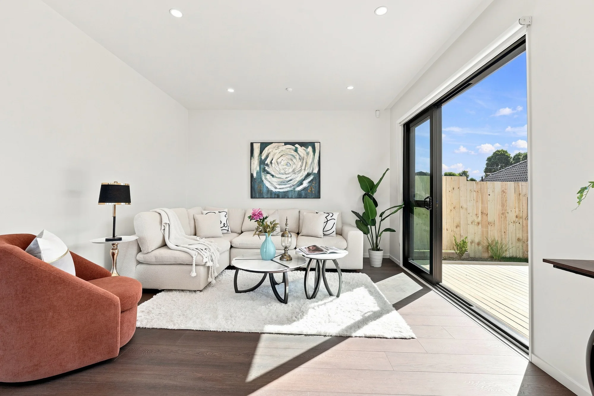 Sunnyhills 4Zimmer Brand-New. Freehold. Made for Modern Living.