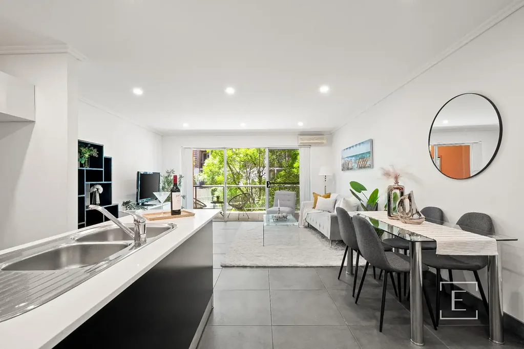 Homebush West 2 Slaapkamer Generous Split-Level Apartment With North East Facing Courtyard