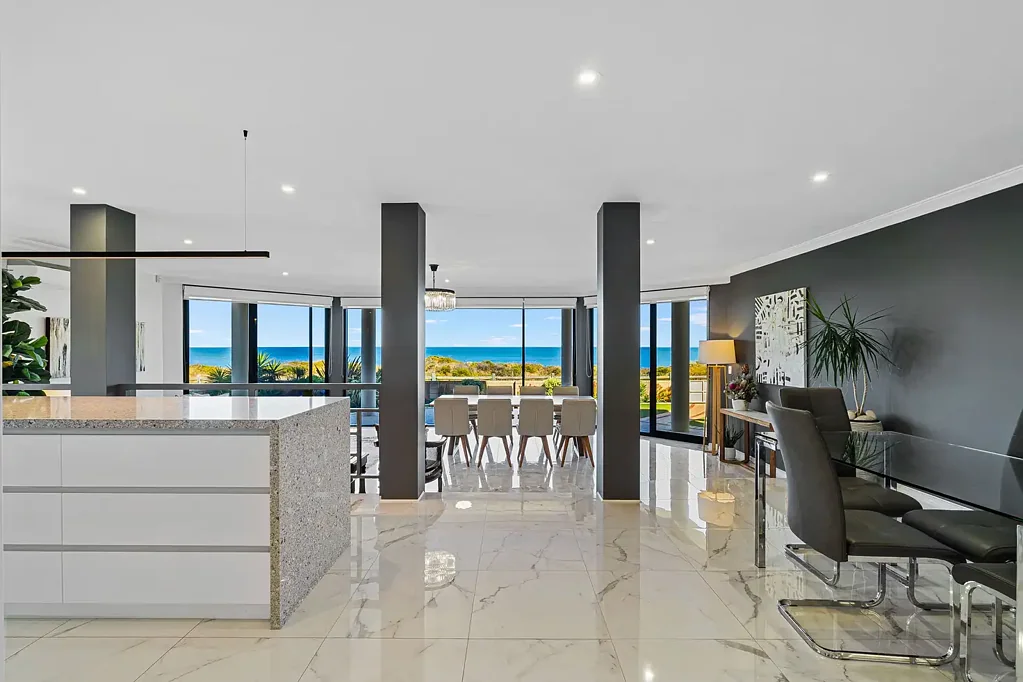 San Remo 4Habitaciones Coastal lving with sweeping ocean vistas