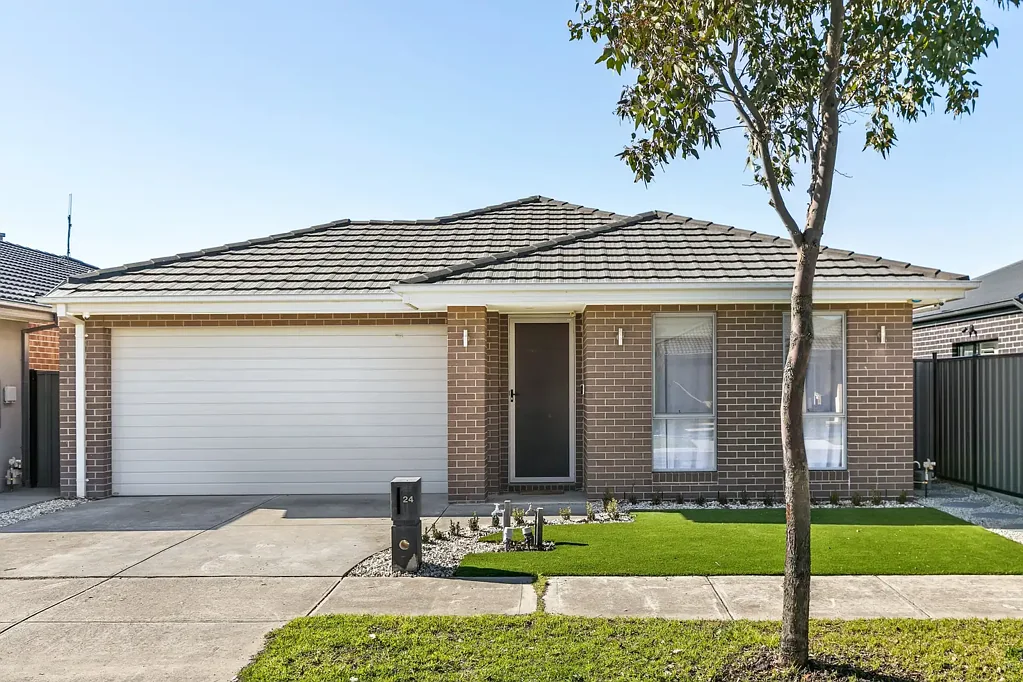 Spacious & Stylish 4-Bedroom Family Home for Lease in Craigieburn