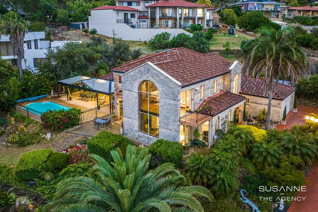 207 Falls Road, Lesmurdie, WA 6076