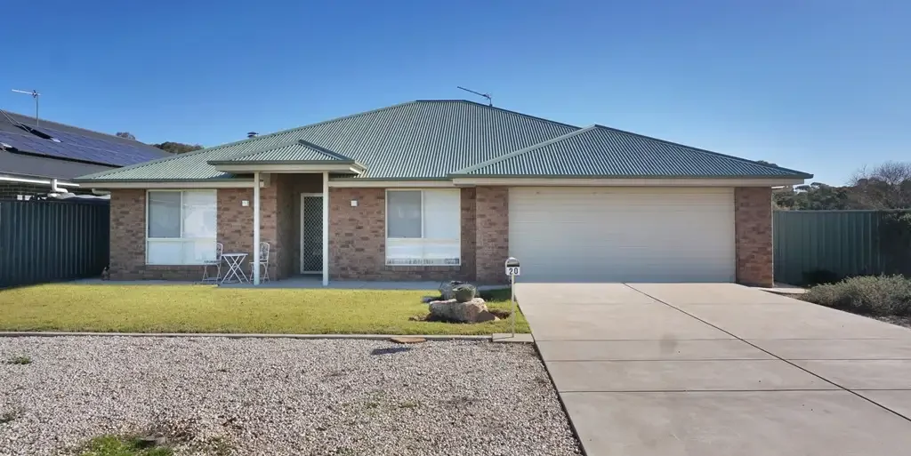 West Wyalong 3બેડરૂમ Modern Family Home on Corner Block in Crest Estate