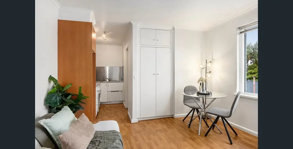 Stylish Fully Furnished Studio Apartment in Prime Elwood Location
