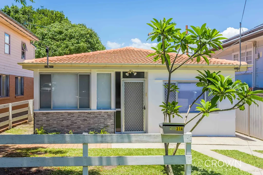 Spacious 5-Bedroom Family Home in Prime Woody Point Location
