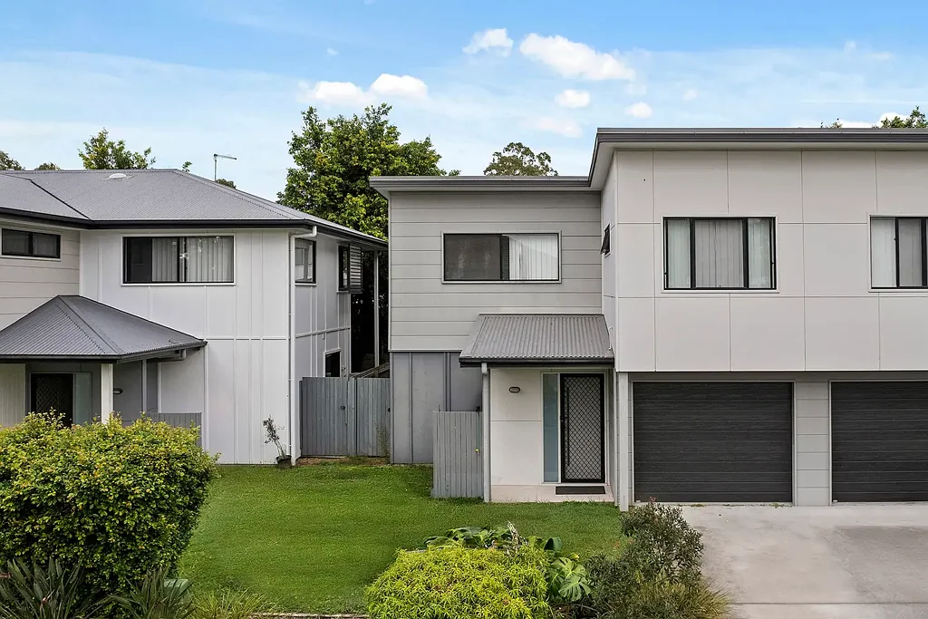 Bridgeman Downs 3બેડરૂમ Exclusive Townhouse Opportunity!
