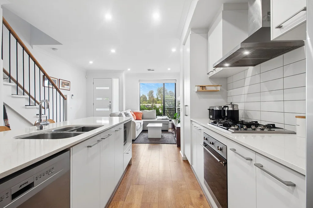 West Lakes 3ਬੈੱਡਰੂਮ Modern Family Living with Multiple Living Zones in the Heart of West Lakes