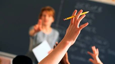 体罚学生  小学教师受到纪律处罚