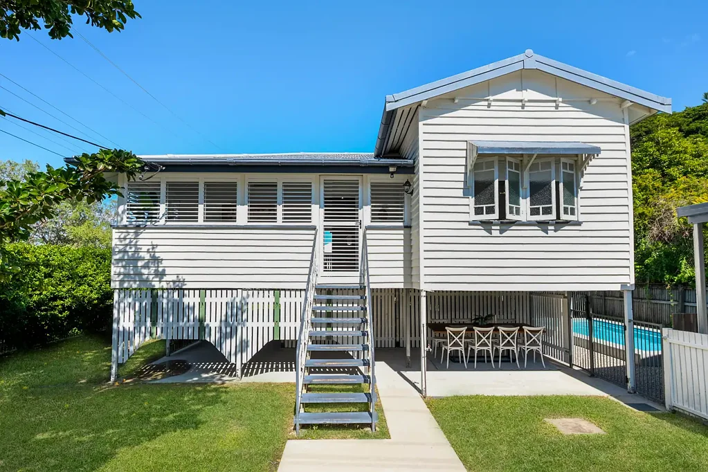 19 Sturges Street, Hermit Park, QLD 4812