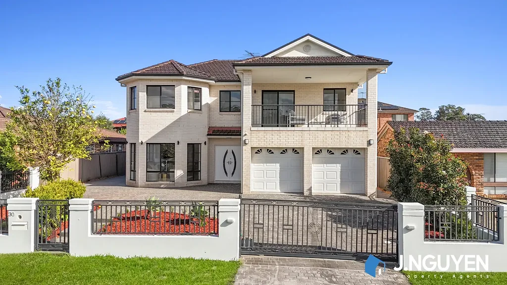 Greenfield Park 5Habitaciones A Superb Family Residence Within a Highly Sought-after Locale