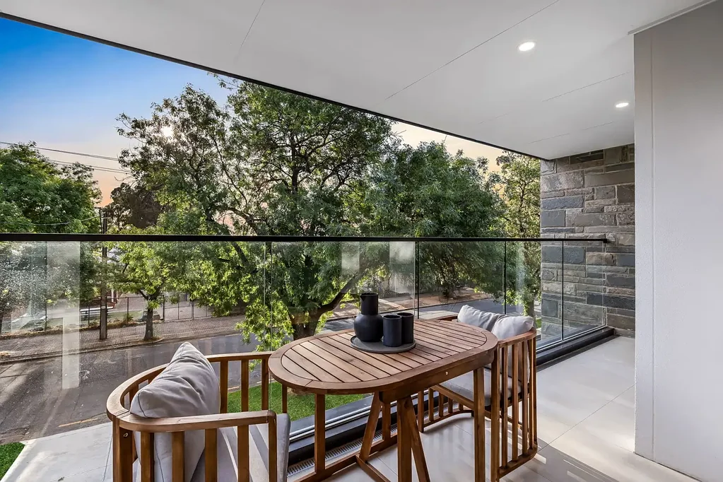 Burnside 4房  Light, Luxury & Life in Burnside's Prestigious Heart.