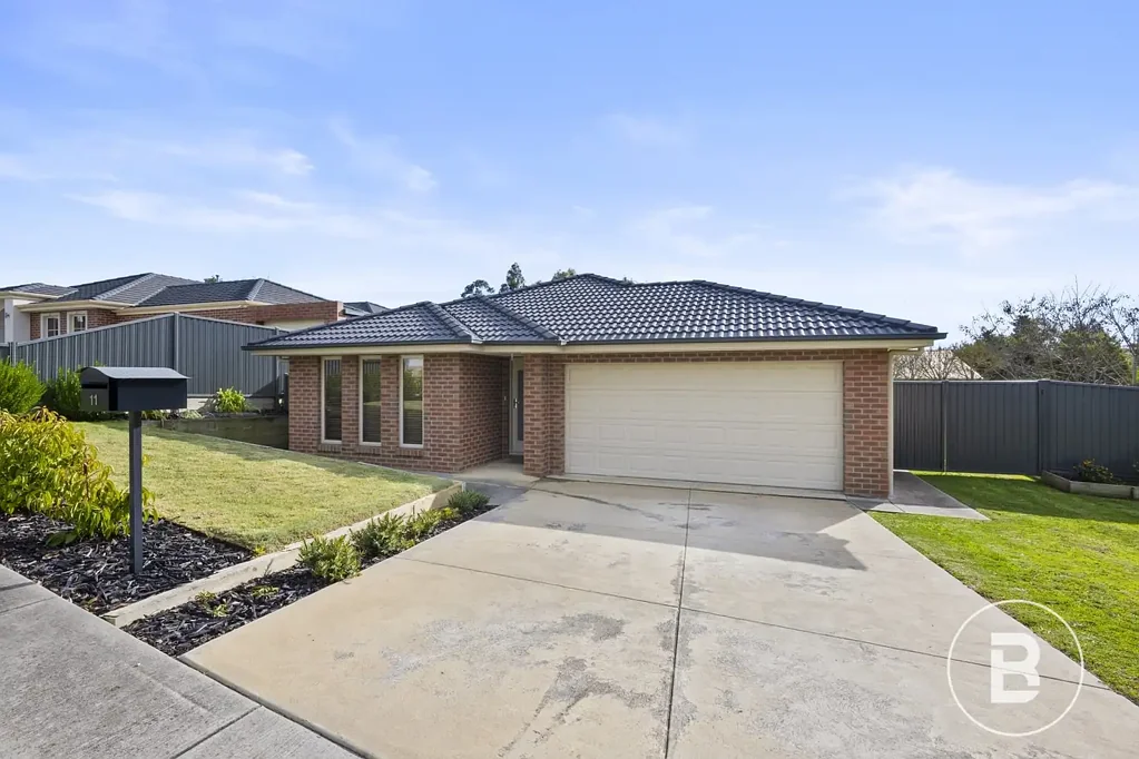 Ballarat East 4 Bedroom MODERN FAMILY LIVING IN A PEACEFUL COURT
