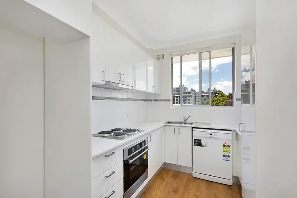 Renovated 2 Bedroom Apartment in Fabulous Location