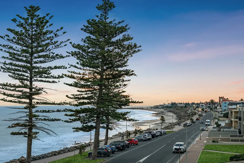 Glenelg North 3房  Absolute Beachfront Elegance with Uninterrupted Coastal Views