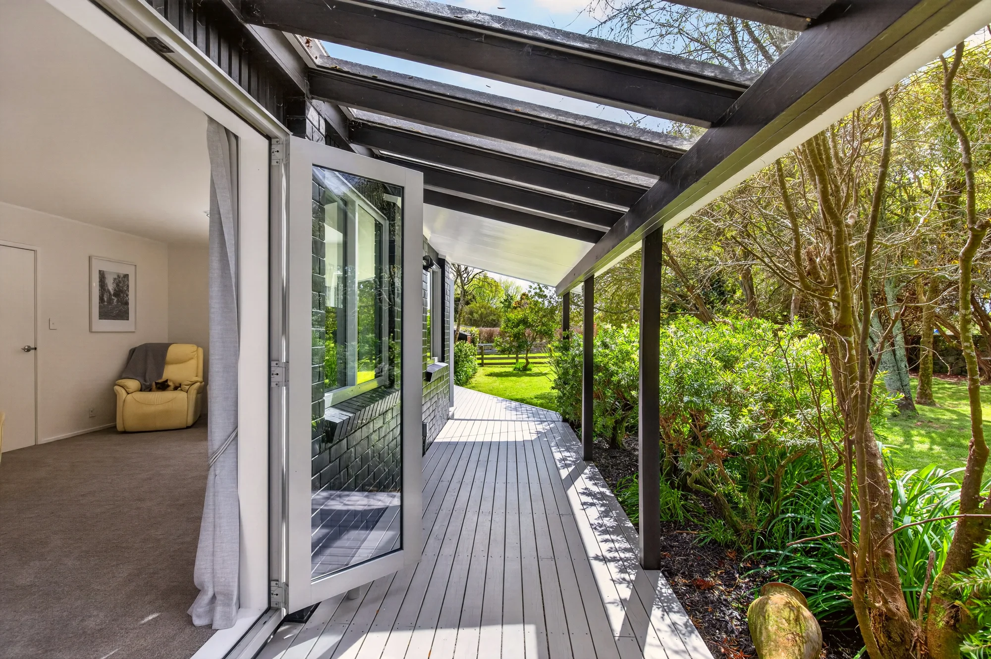 806 Waitakere Road, Kumeu, photo 13