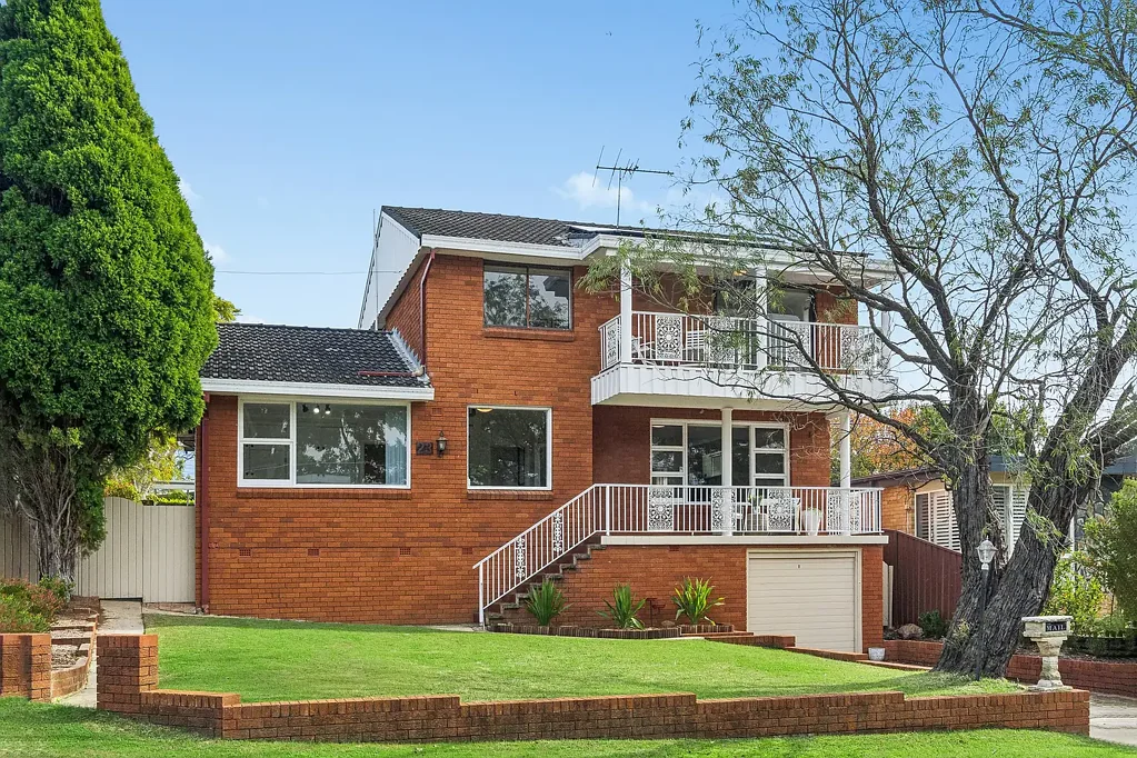 Kirrawee 4部屋 Spacious family entertainer on prized corner block
