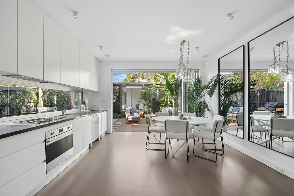 North Bondi 4غرفة نوم A Relaxed Beachside Haven On A Sunny North Facing Corner Block With Lush Established Tropical Gardens