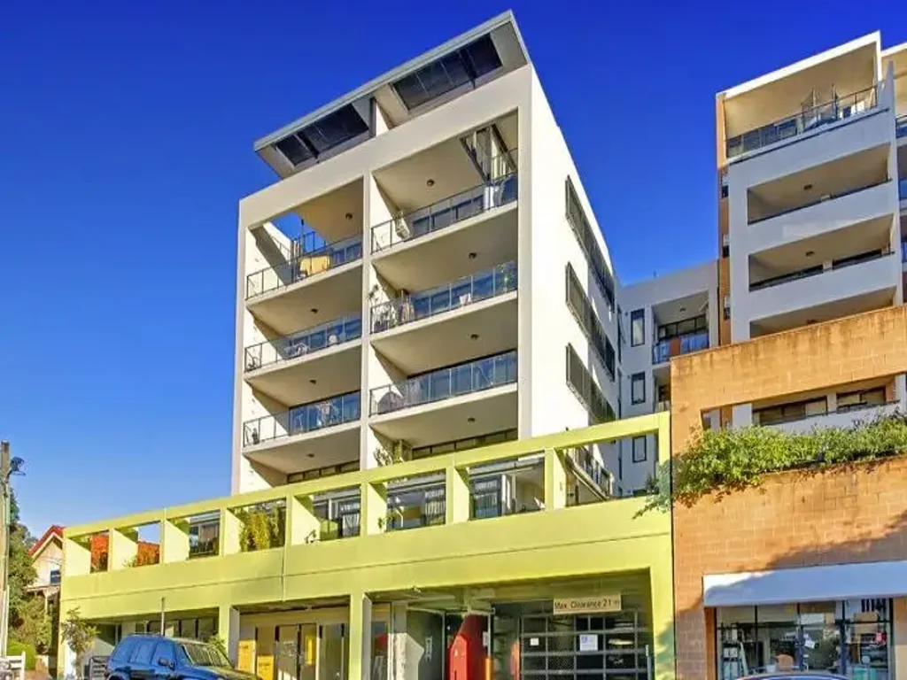 Two bedroom apartment, ultra convenient location