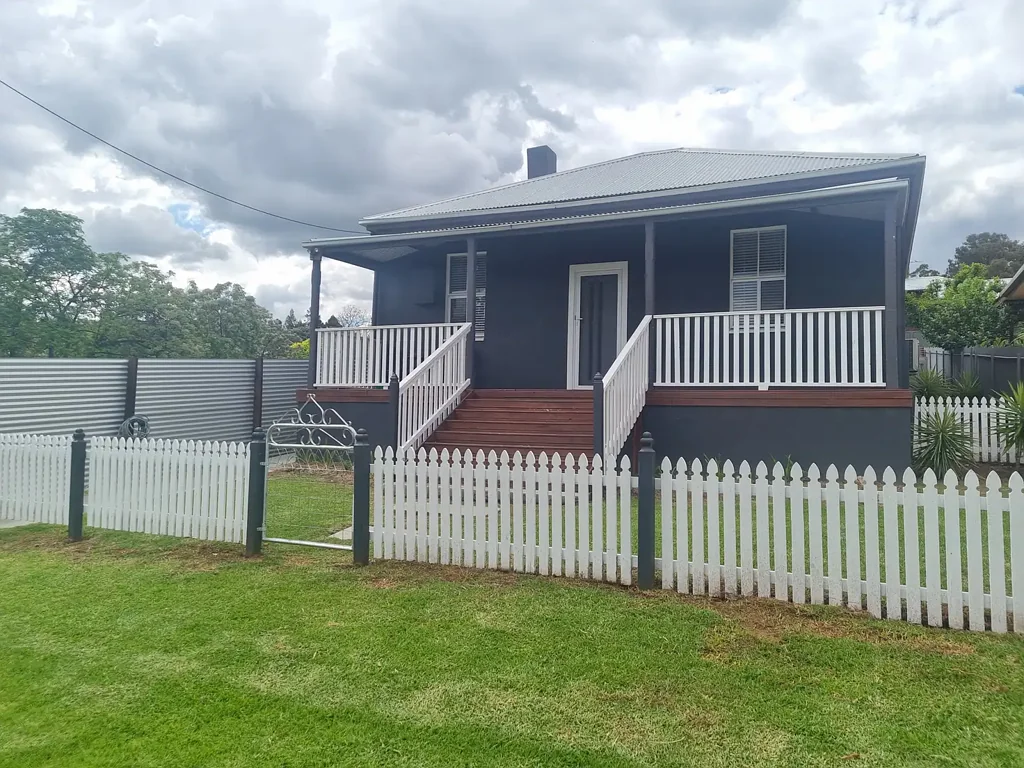 Parkes 4房  Investment Opportunity with Rear Lane Access