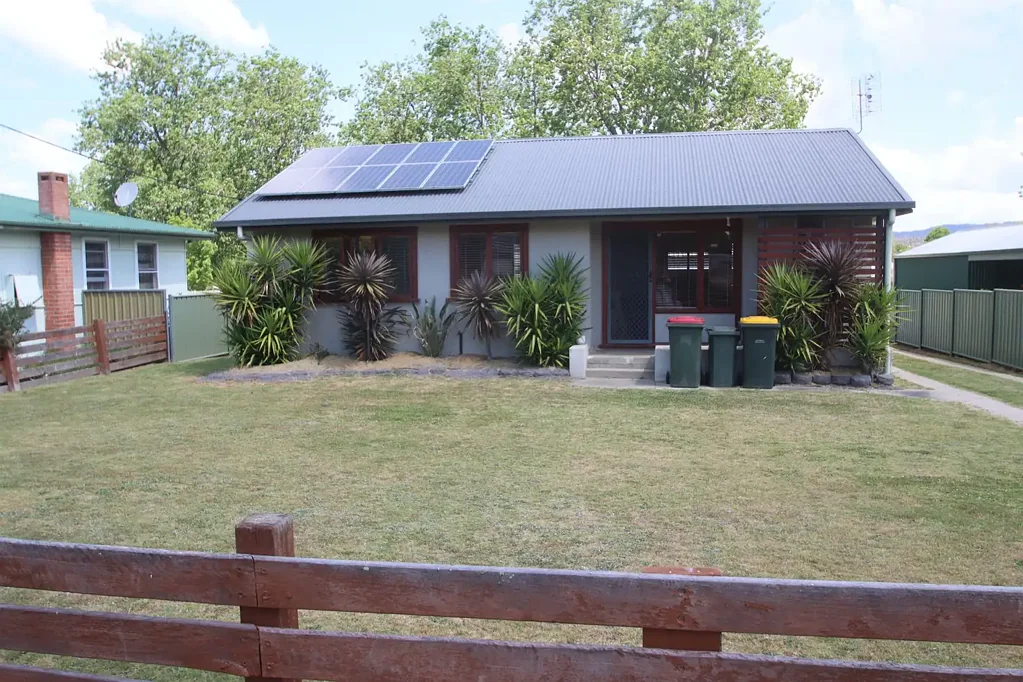 63 Manners Street, Tenterfield, NSW 2372