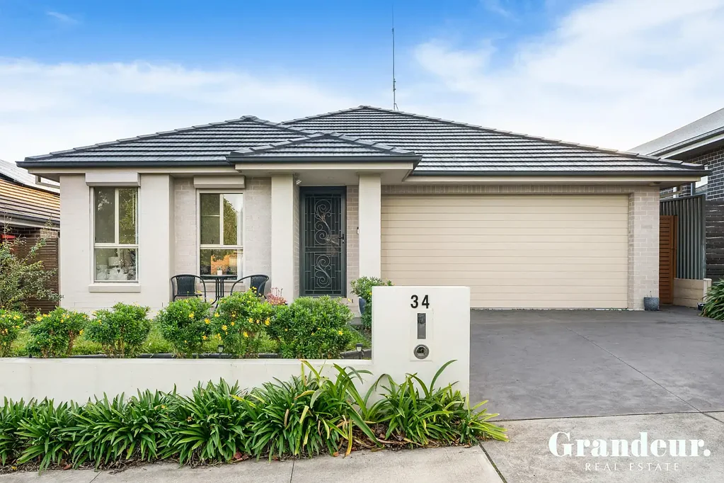 Oran Park 4 Bedroom Modern Family Living in the Heart of Oran Park!