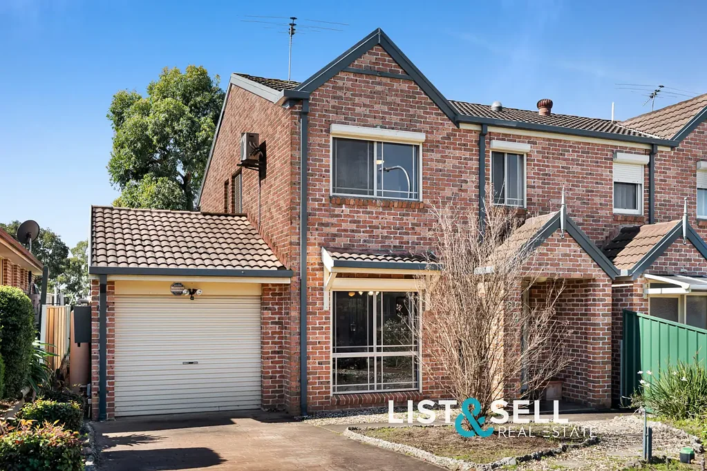 Macquarie Fields 3房 两层住宅，带额外生活空间 Two Level Home with Extra Living Space