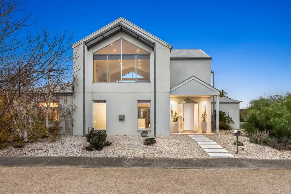 Waurn Ponds 2ਬੈੱਡਰੂਮ Provincial Charm with a Stunning Studio-Style Retreat