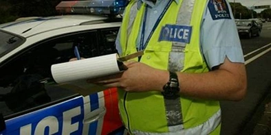 不戴头盔还超速  数据显示上万名骑车者被警方开罚单
