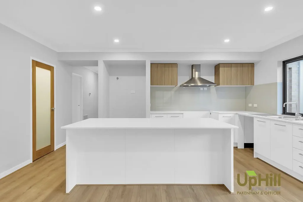 Clyde 4Habitaciones Elegant Brand-New Home Designed for Family Living…!!!