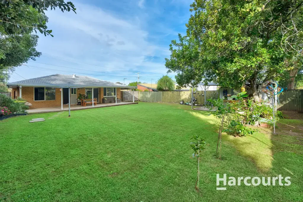 Strathpine 3房 步行火车站 616m²全围栏 双开门车棚 新地板 新围栏 靠近学校 商店 Beautifully Cared-For Home on a Spacious Flat Block with Bonus Side Access
