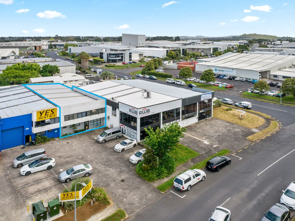 Mangere Road Front Unit - 383m²
