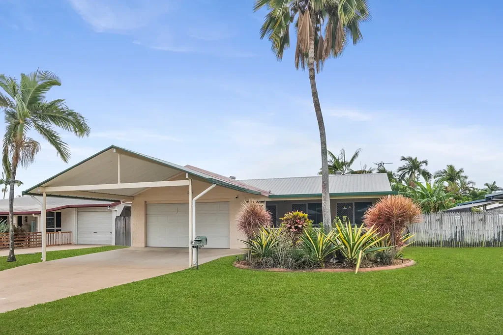 Kelso 4房  Great Package - Home, Pool + 2 Vehicle Garage + Double Carport + Solar.