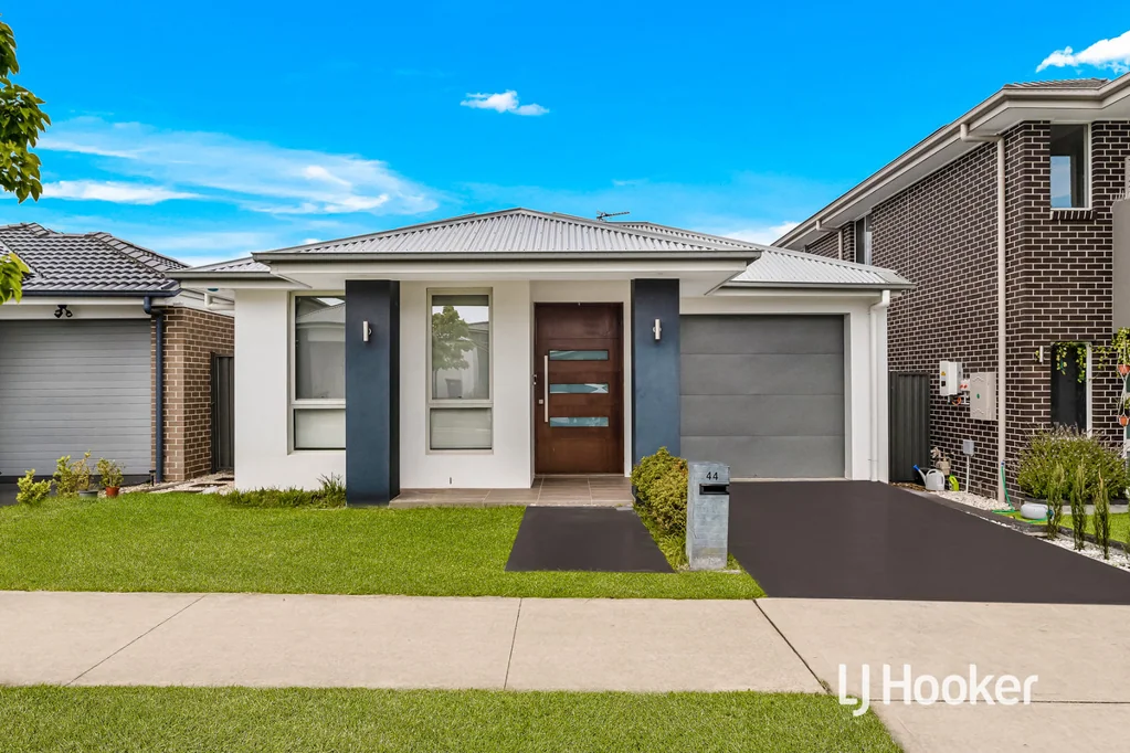 Beautiful 4 Bedroom Home - Great Location!