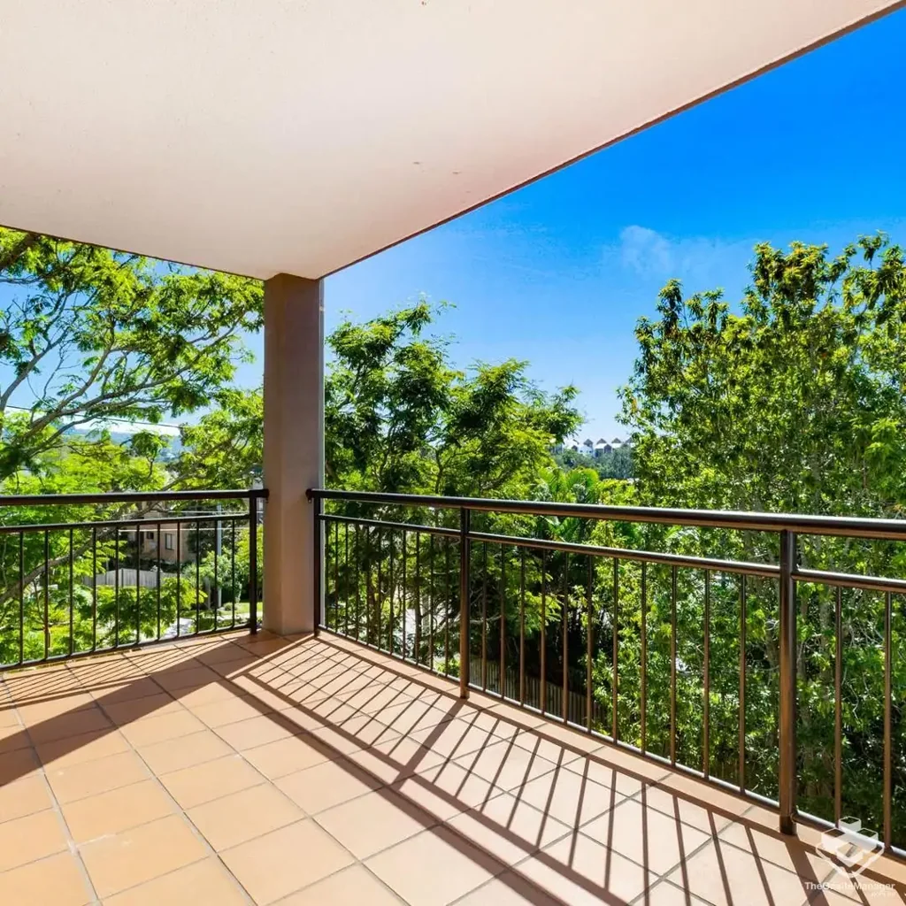Spacious & Well-Located Apartment – Prime Taringa Position!