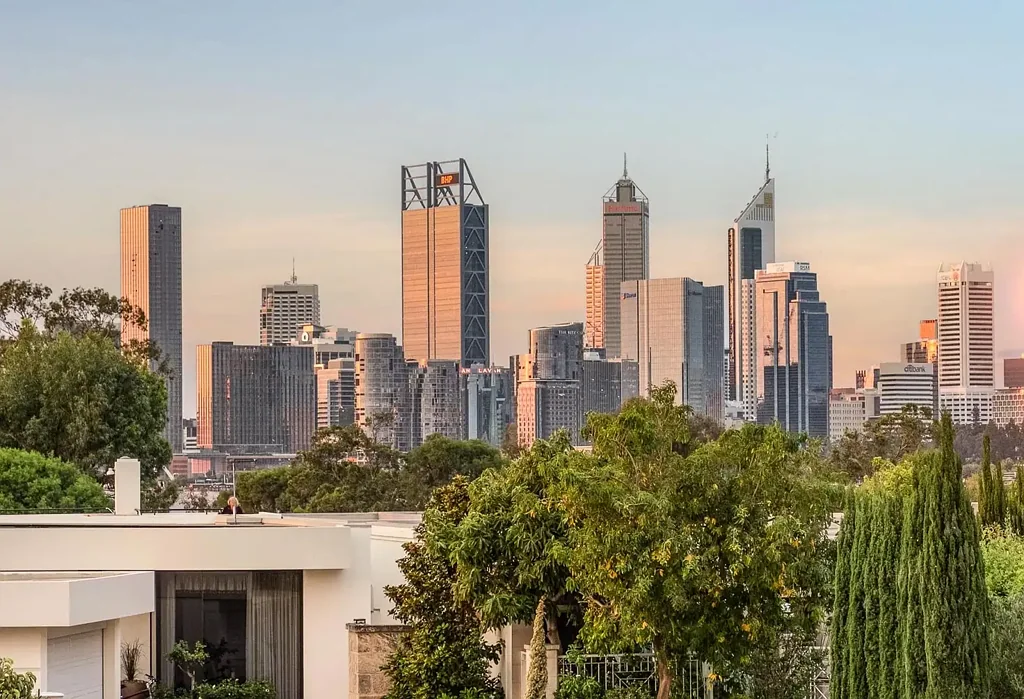 South Perth 4कमरा Tranquil Luxury in Bayview Estate - City & River Views, Tennis Court & Lap Pool.