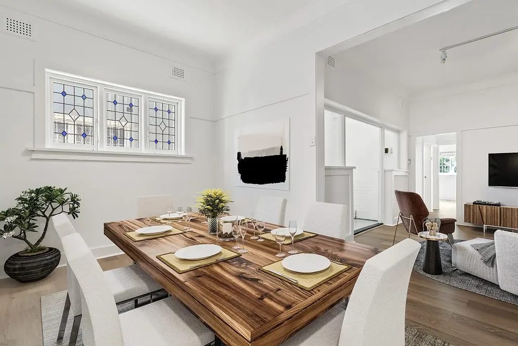 THREE BEDROOM ART-DECO APARTMENT NEXT DOOR TO BONDI BEACH