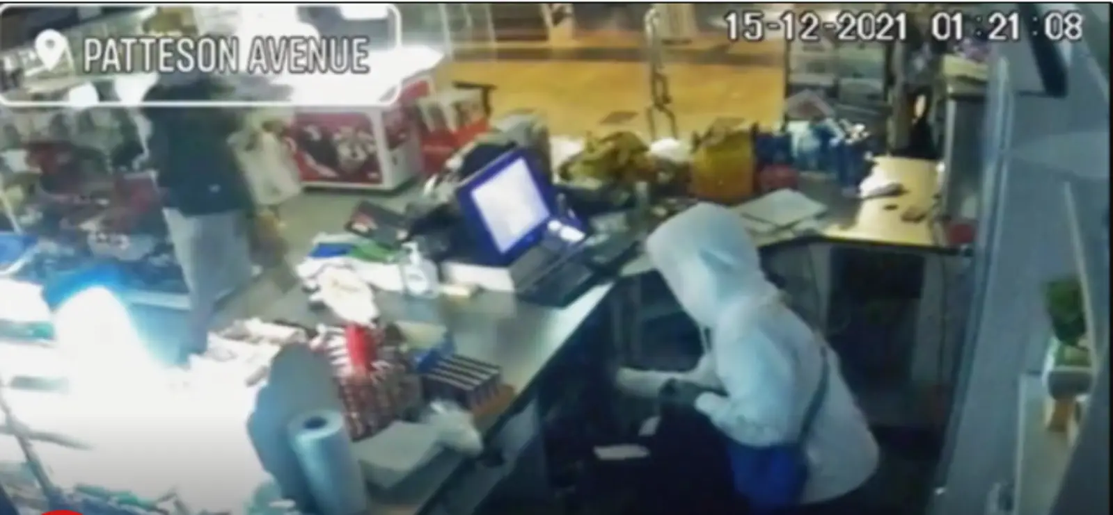 乱了！店铺深夜遭遇“打砸抢”，接连4次，事发奥克兰高档社区