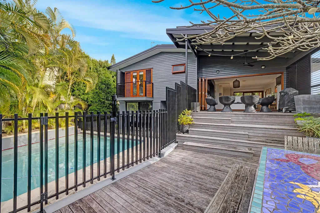 Florida Gardens Family Haven, with Leg-to-water and Pontoon